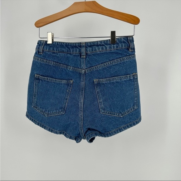 H&M Coachella collection floral embroidered high rise Jean shorts in size 6 - Picture 2 of 4